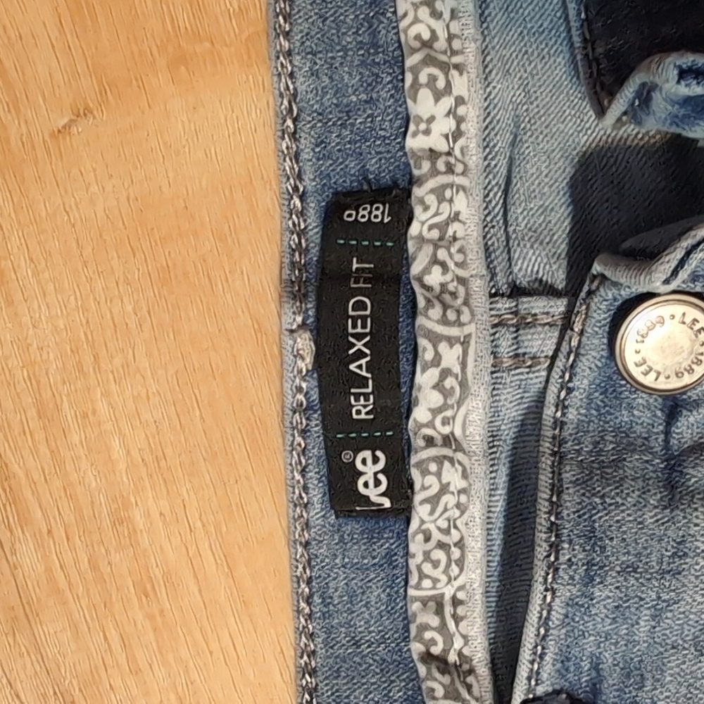 Women's Capris - Picture 3 of 3